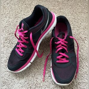 Nike Women's Black and Pink Fitsole shoes in Size 9